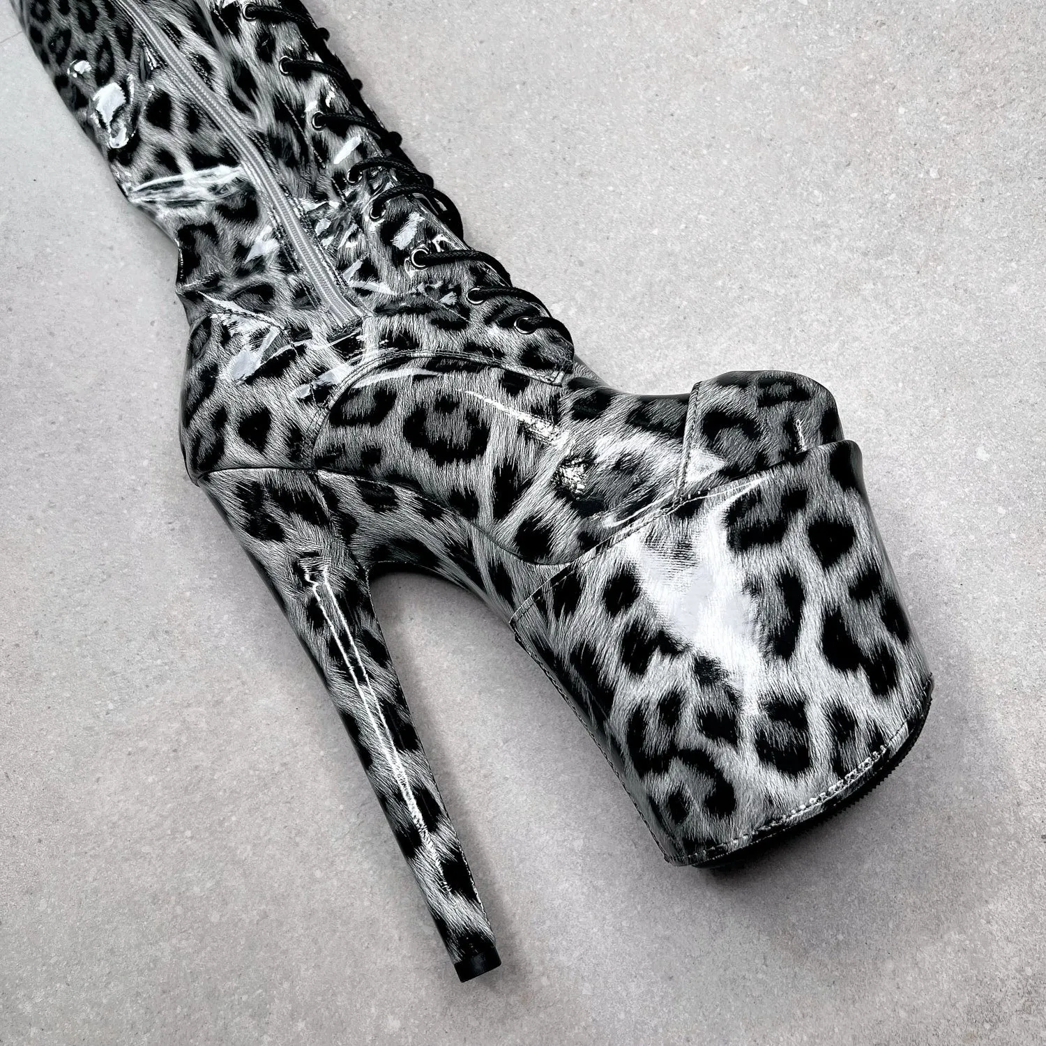 Classique Shoe Protector - Snow Leopard 8 INCH